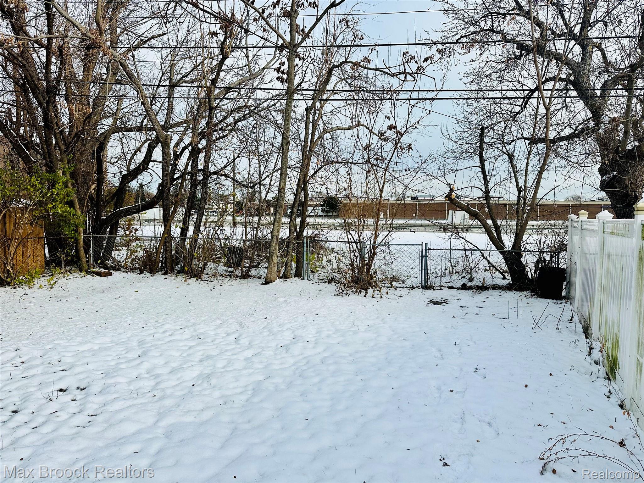 23084 Berdeno Avenue