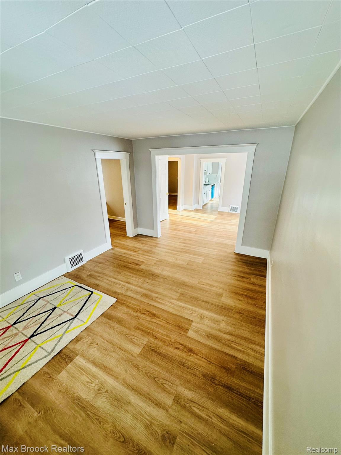 23084 Berdeno Avenue