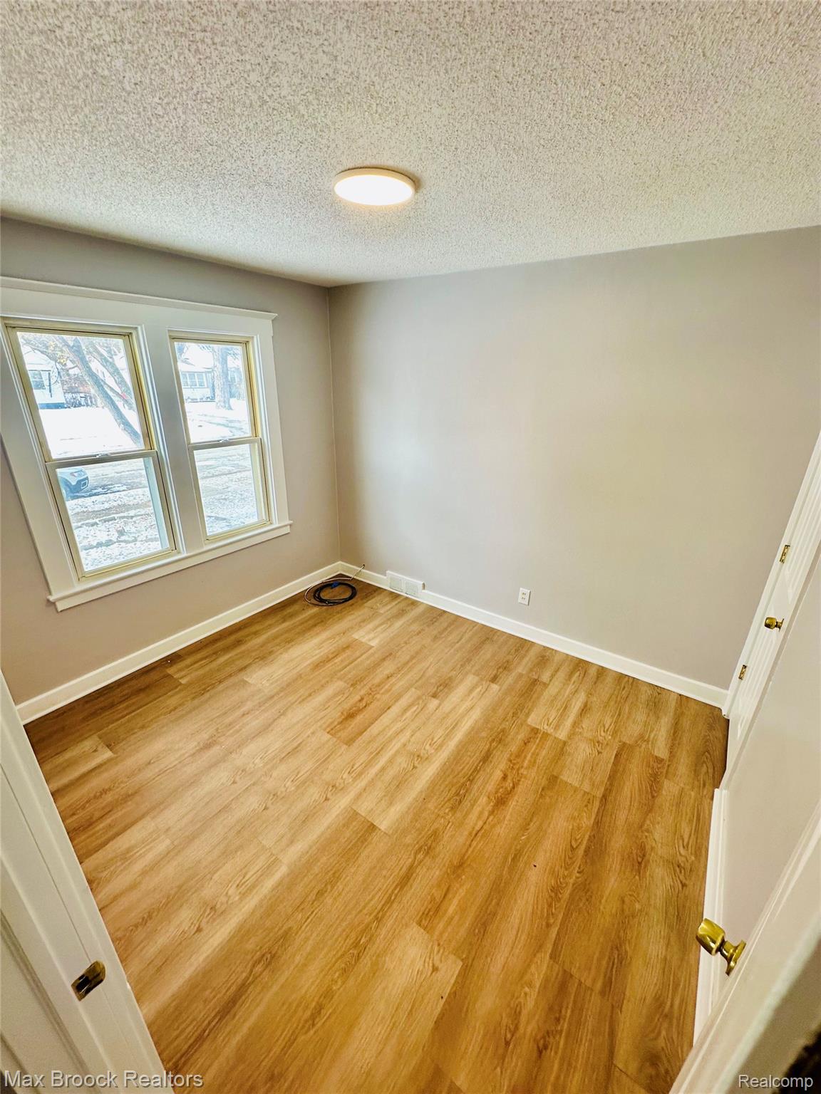 23084 Berdeno Avenue