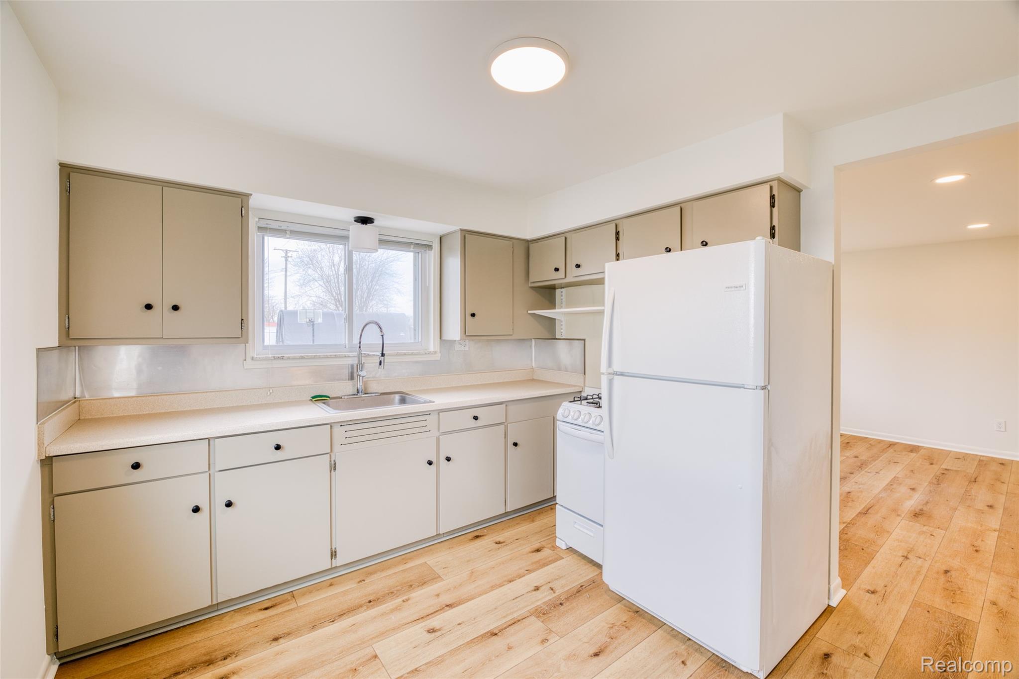 6125 Pointe Tremble Road Apt S