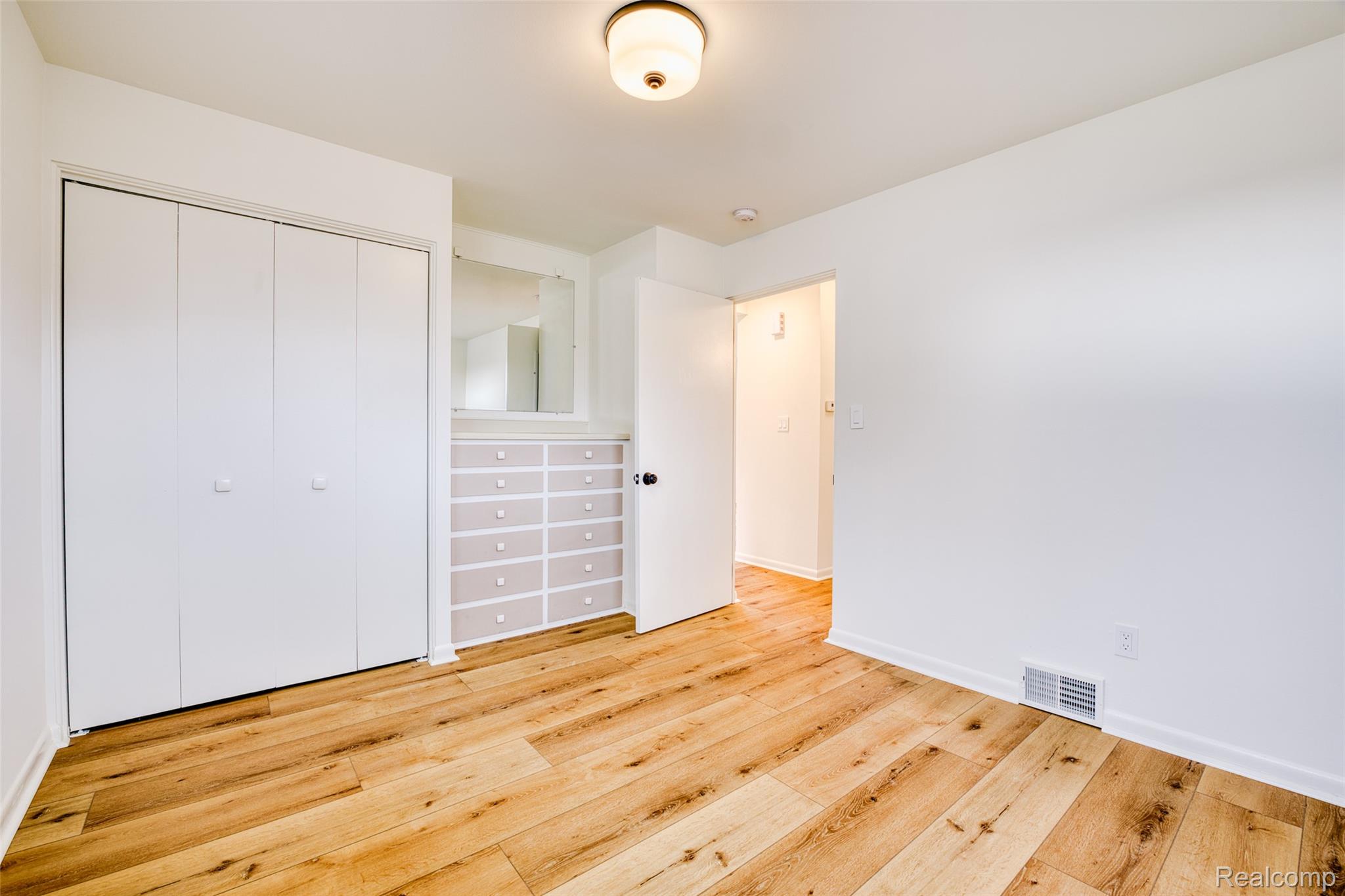 6125 Pointe Tremble Road Apt S