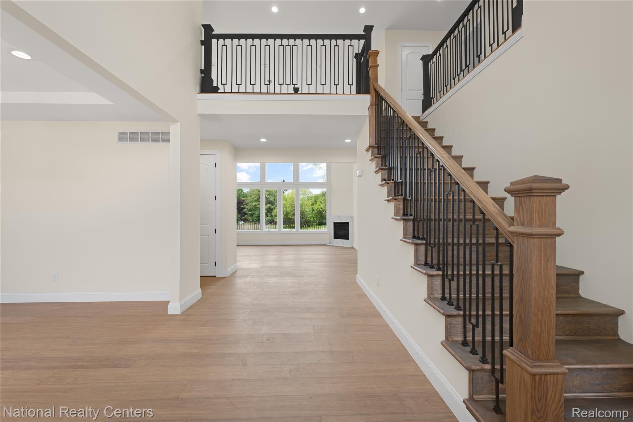 5245 BUELL Drive