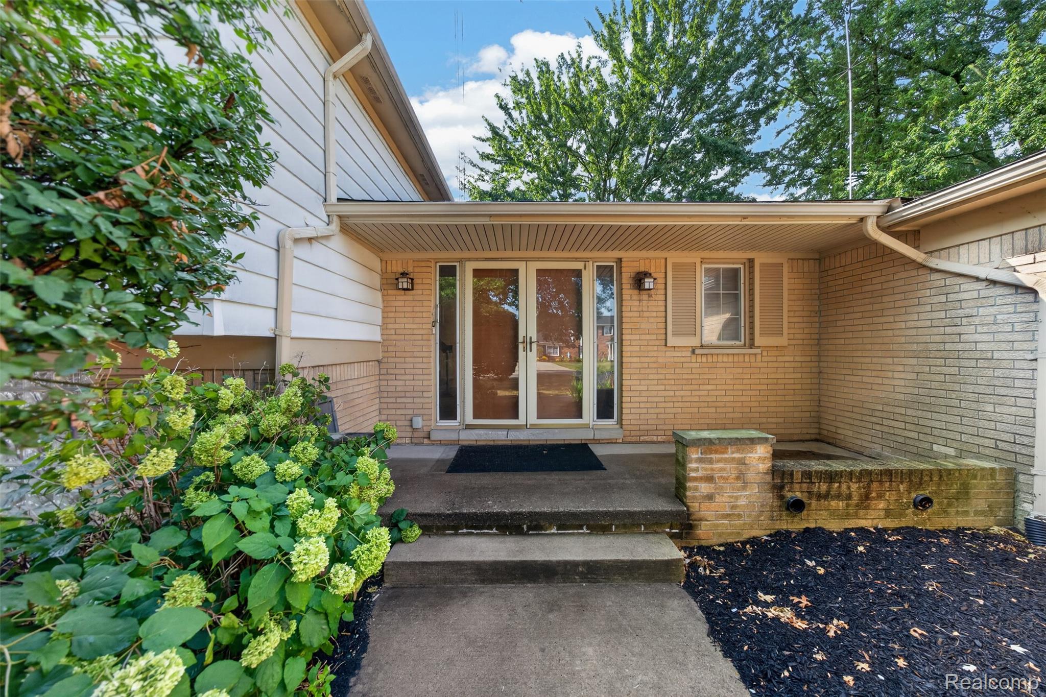 6611 Cottonwood Knoll Court
