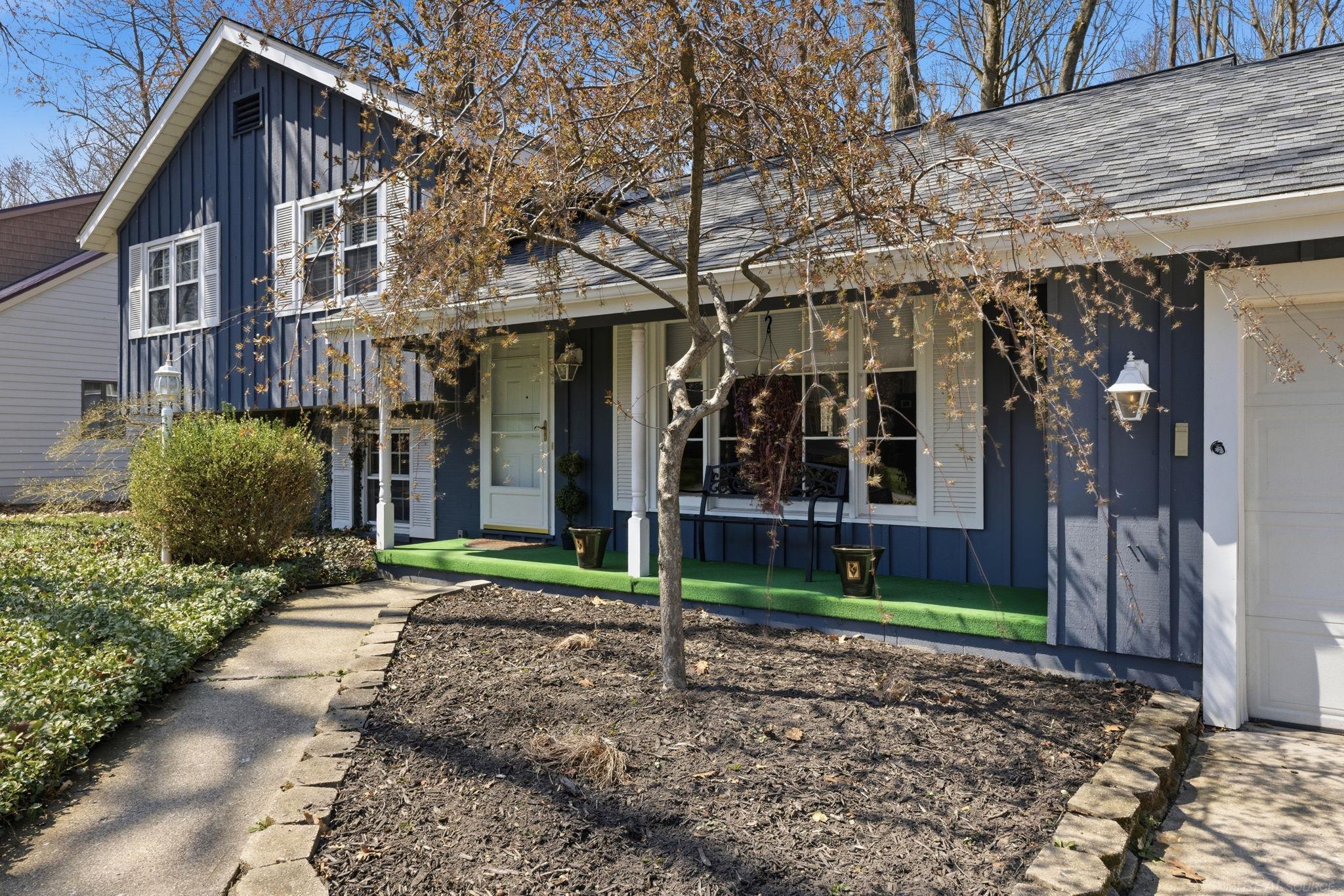 3645 W Surrey Lane