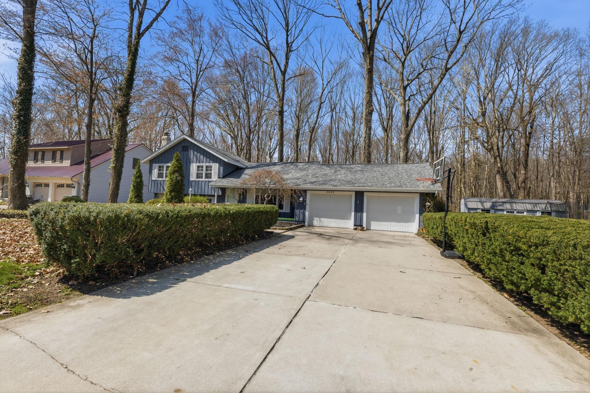 3645 W Surrey Lane