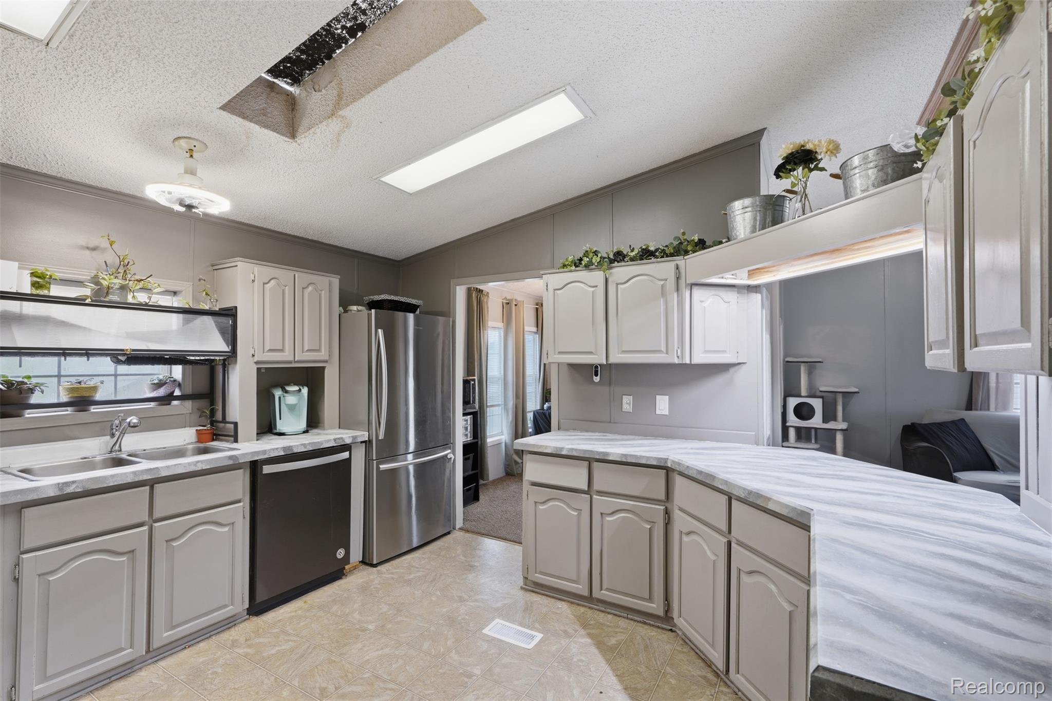 28725 Parkview