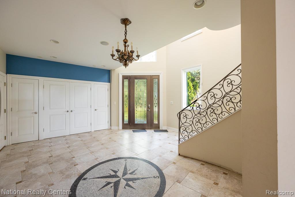8871 Lakeview Drive