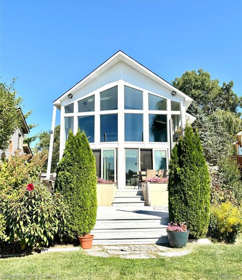 8871 Lakeview Drive White Lake Charter Township MI 48386