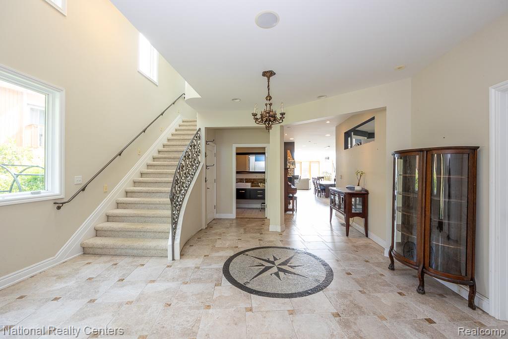 8871 Lakeview Drive