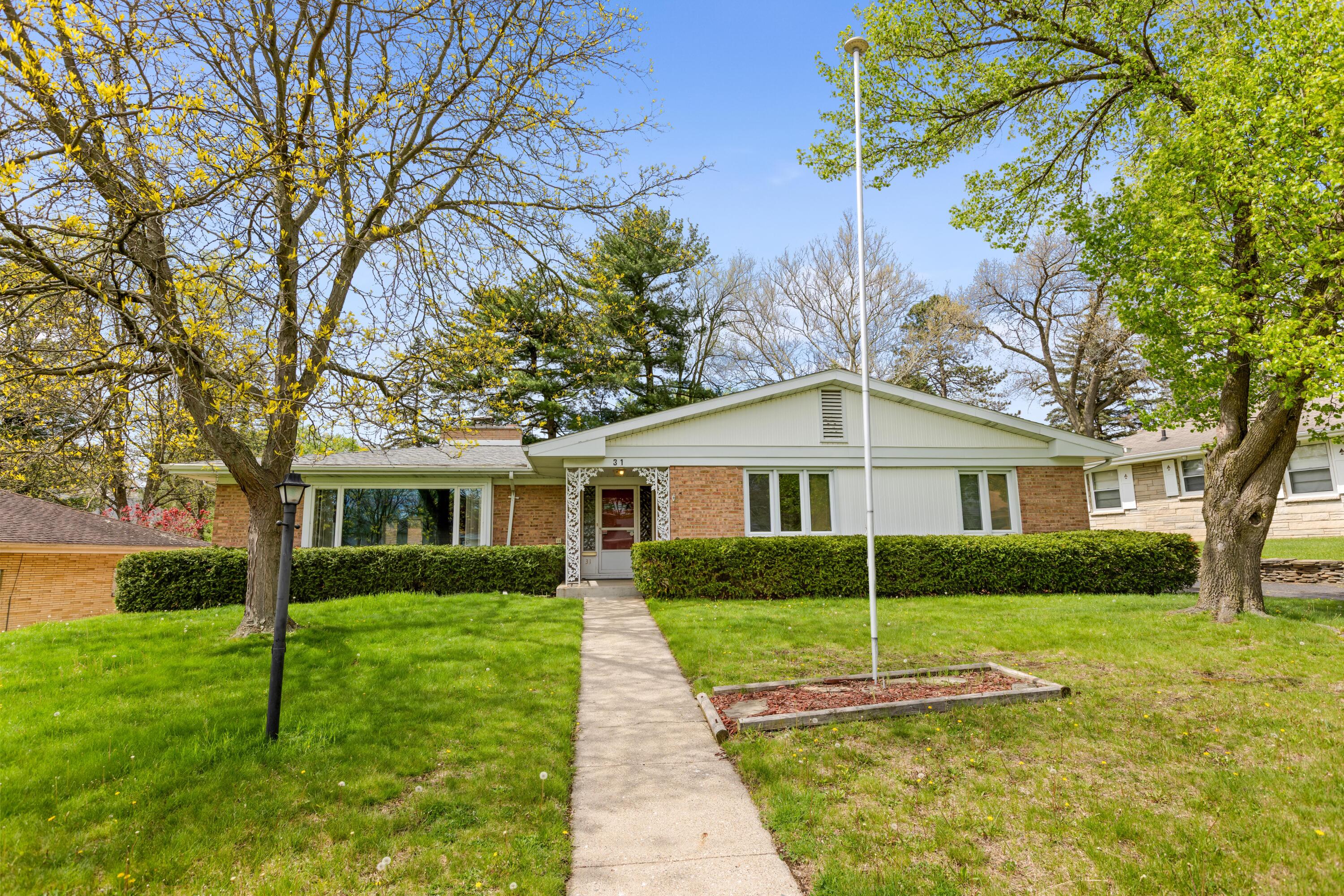 31 E Clinton Drive