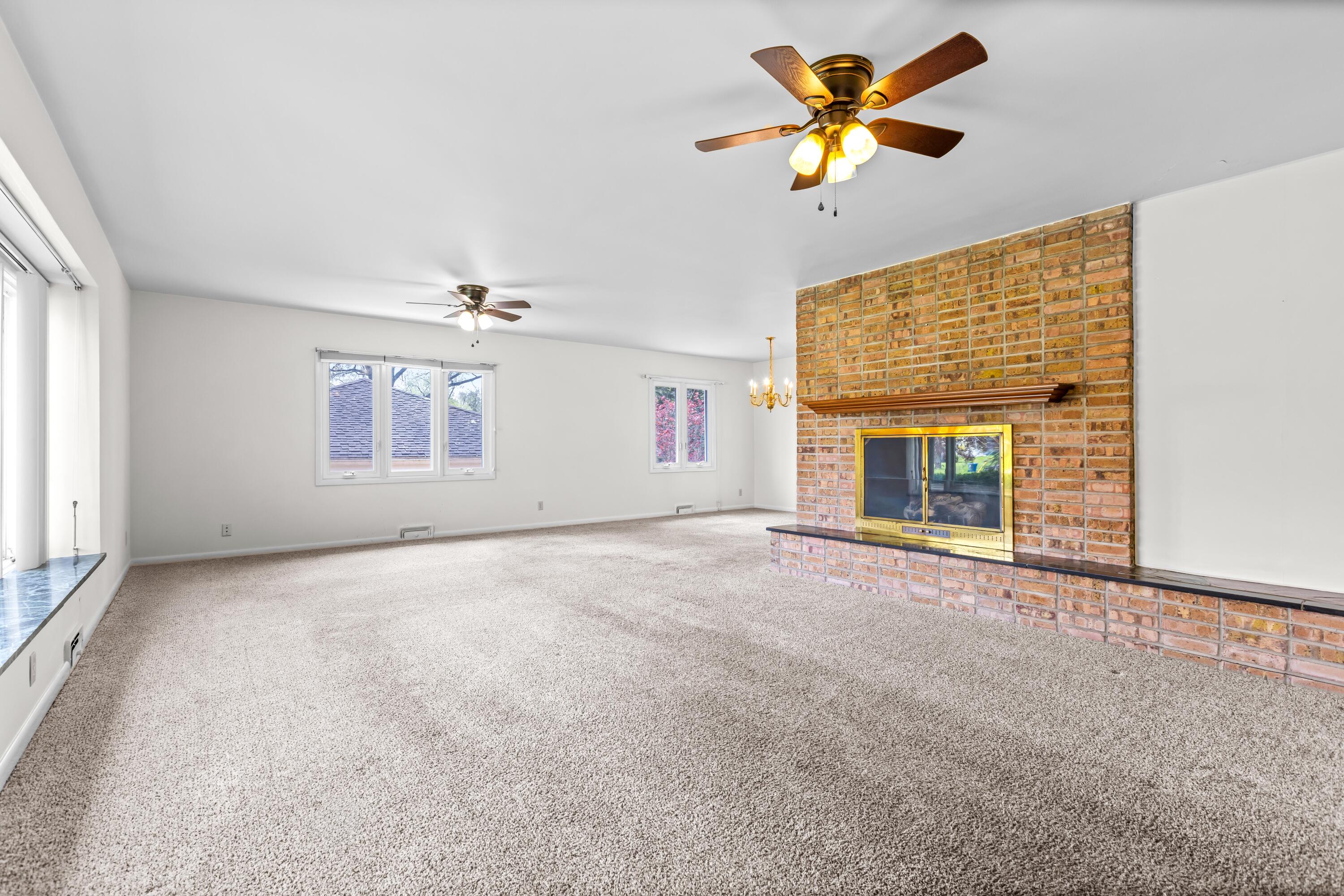31 E Clinton Drive