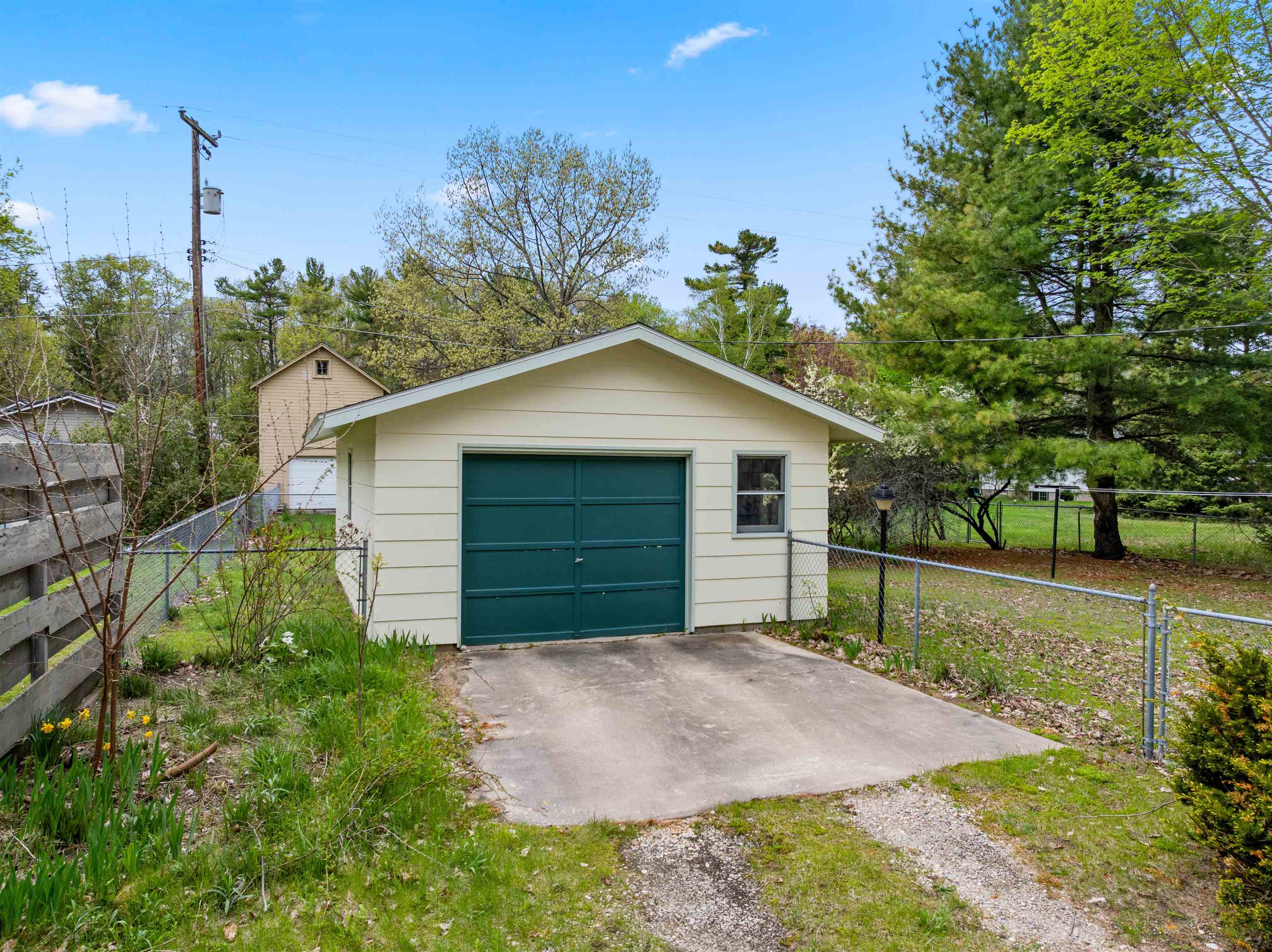 806 Livingston Street