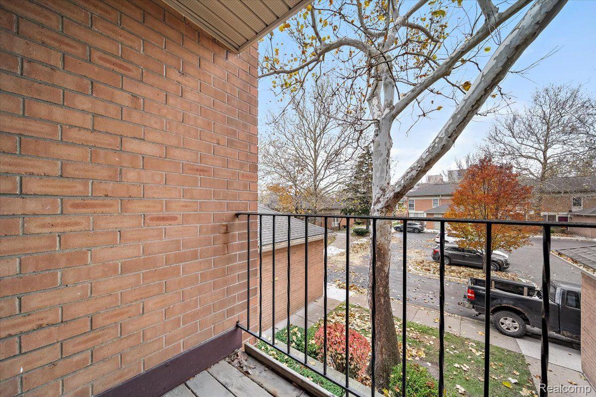 Detroit City, Michigan 48207, United States, 2 Bedrooms Bedrooms, ,2 BathroomsBathrooms,Residential,Active,156922