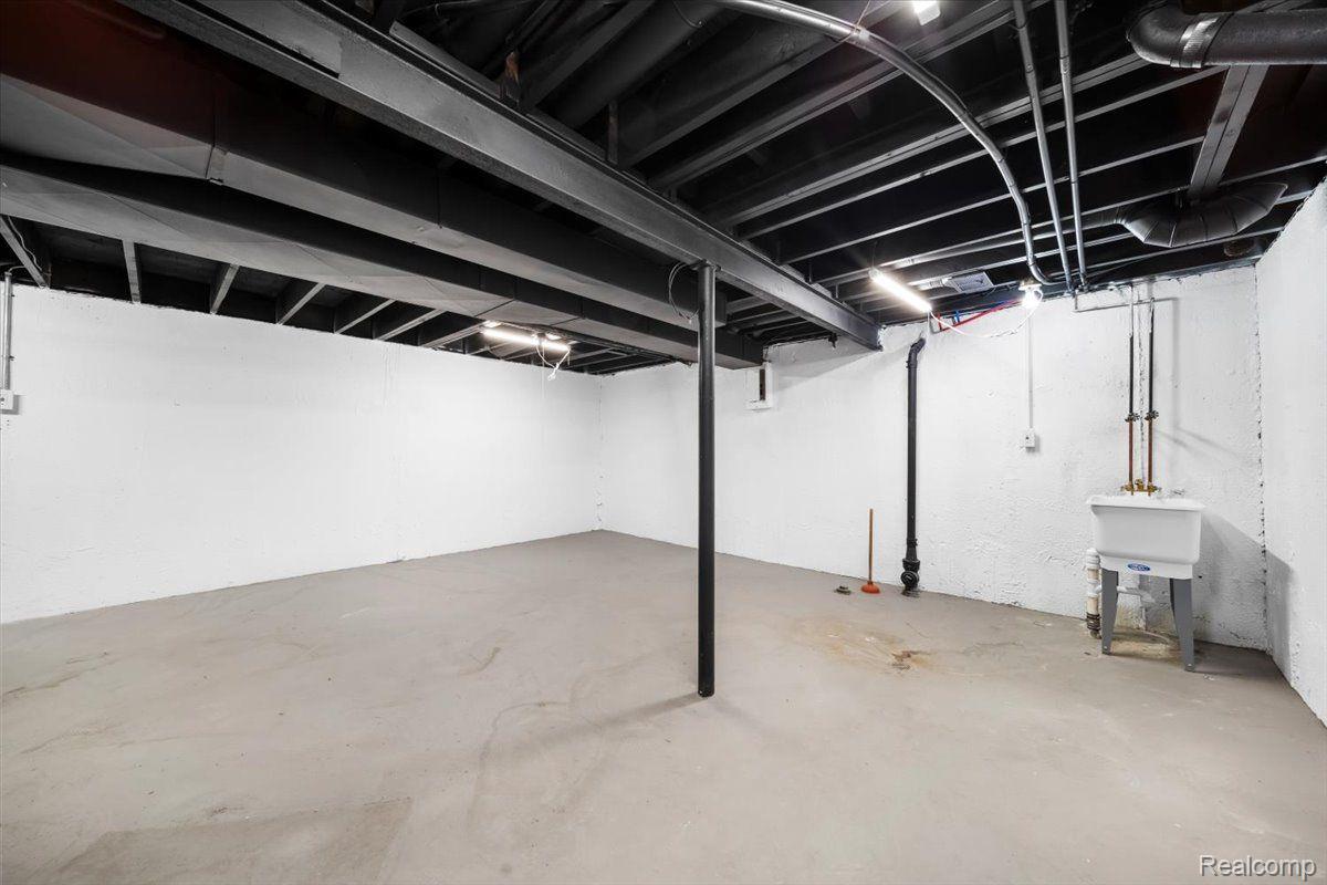 Detroit City, Michigan 48207, United States, 2 Bedrooms Bedrooms, ,2 BathroomsBathrooms,Residential,Active,156922