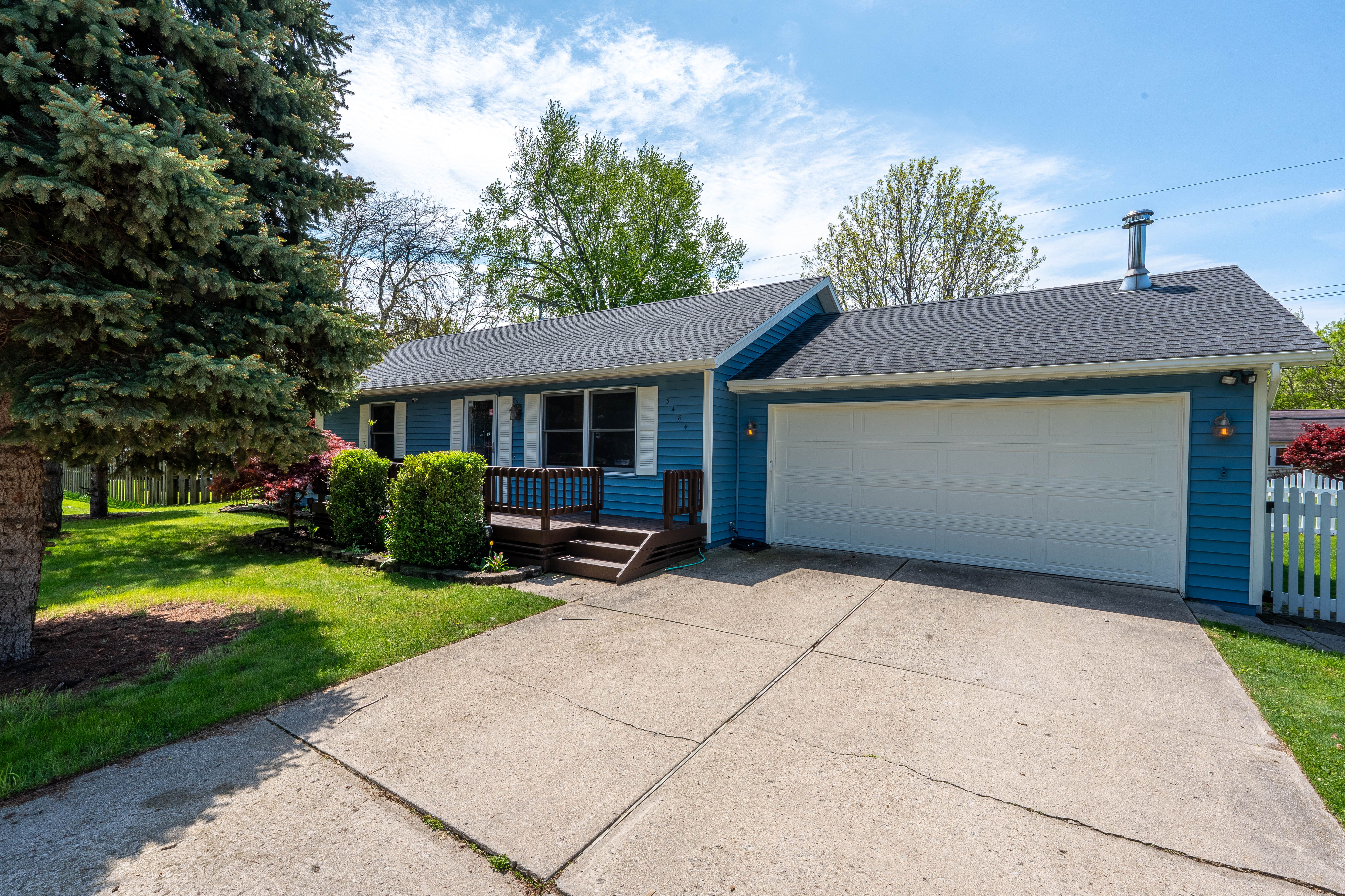 3484 LAKESHORE Drive