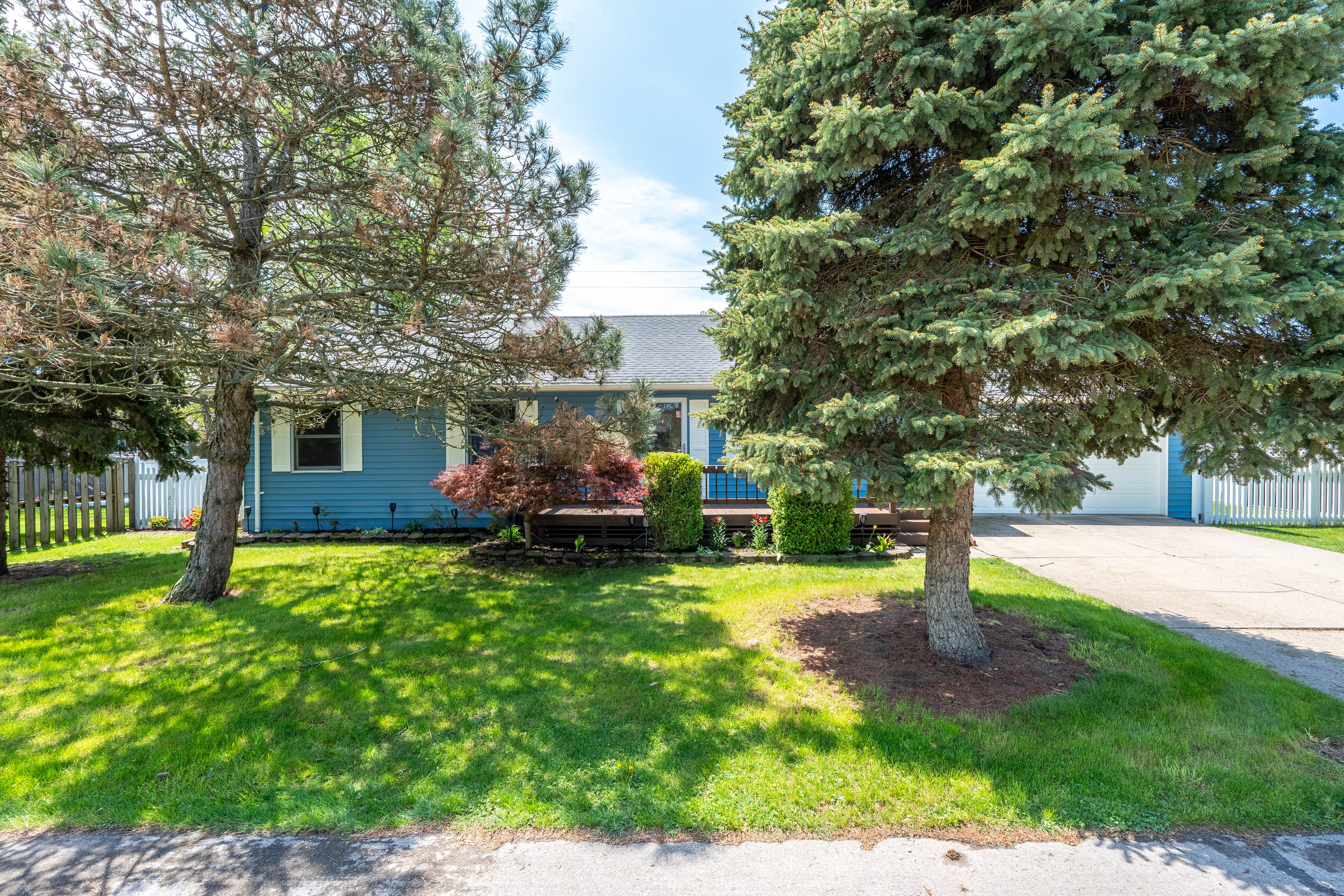 3484 LAKESHORE Drive