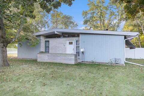 32 Golden Avenue Battle Creek City MI 49015