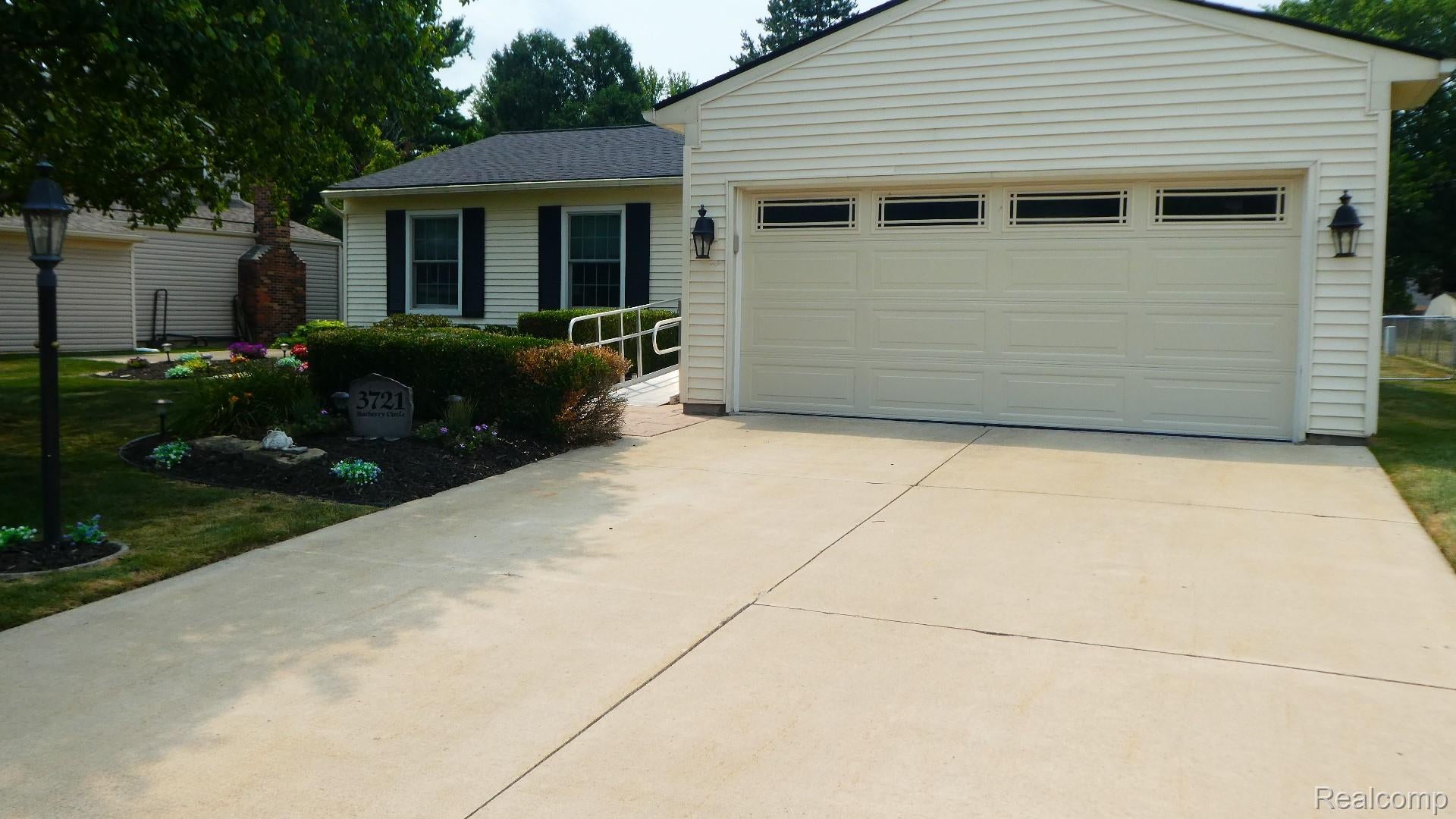 3721 Barberry Circle
