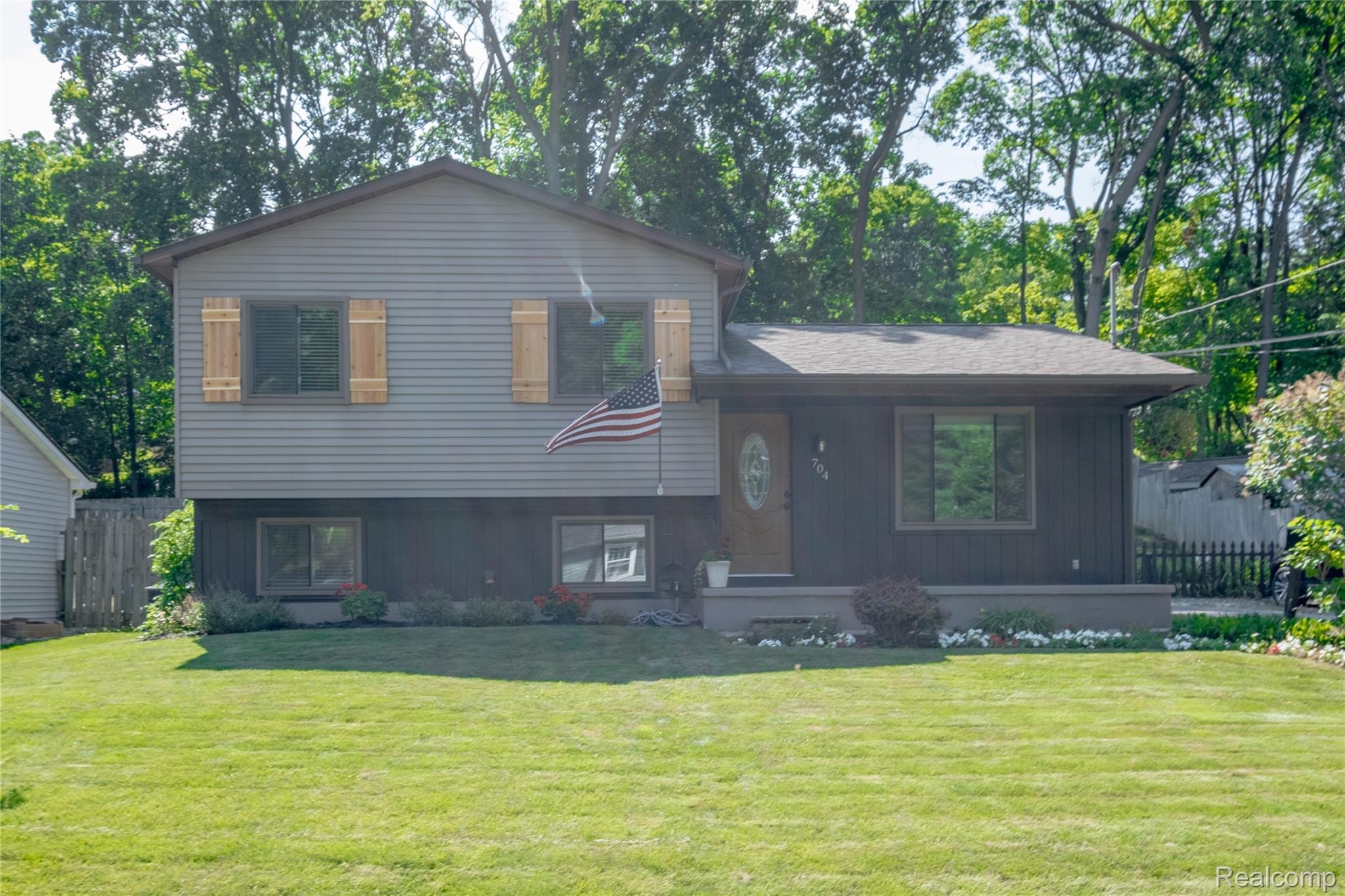 Fenton City, Michigan 48430, United States, 3 Bedrooms Bedrooms, ,1 BathroomBathrooms,Residential,Active,210600