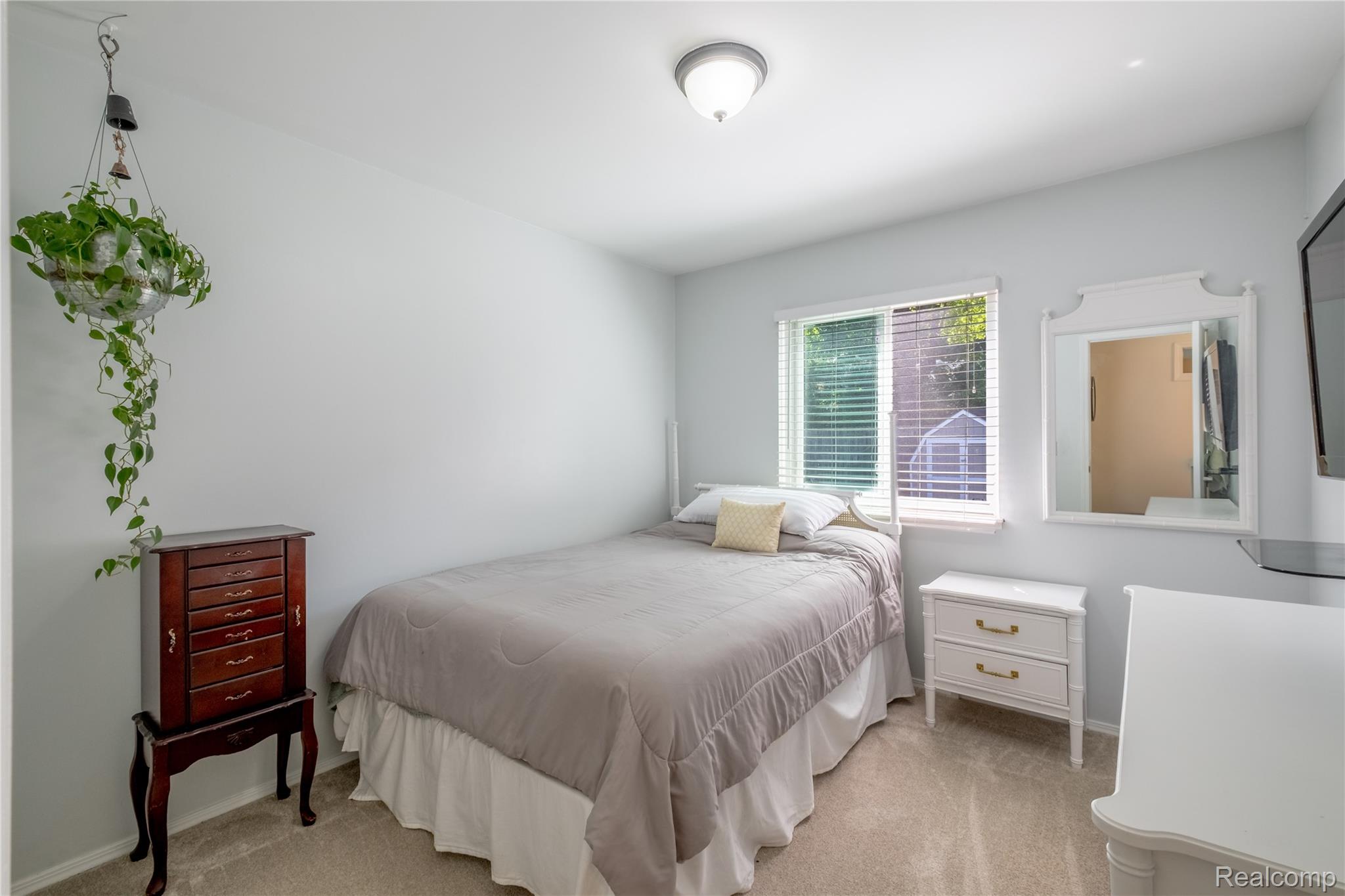 Fenton City, Michigan 48430, United States, 3 Bedrooms Bedrooms, ,1 BathroomBathrooms,Residential,Active,210600