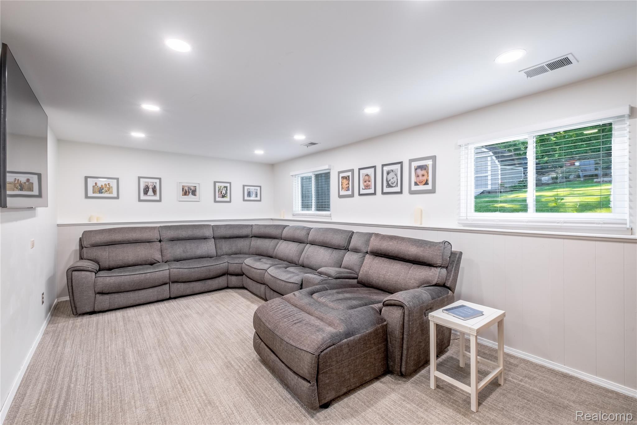 Fenton City, Michigan 48430, United States, 3 Bedrooms Bedrooms, ,1 BathroomBathrooms,Residential,Active,210600