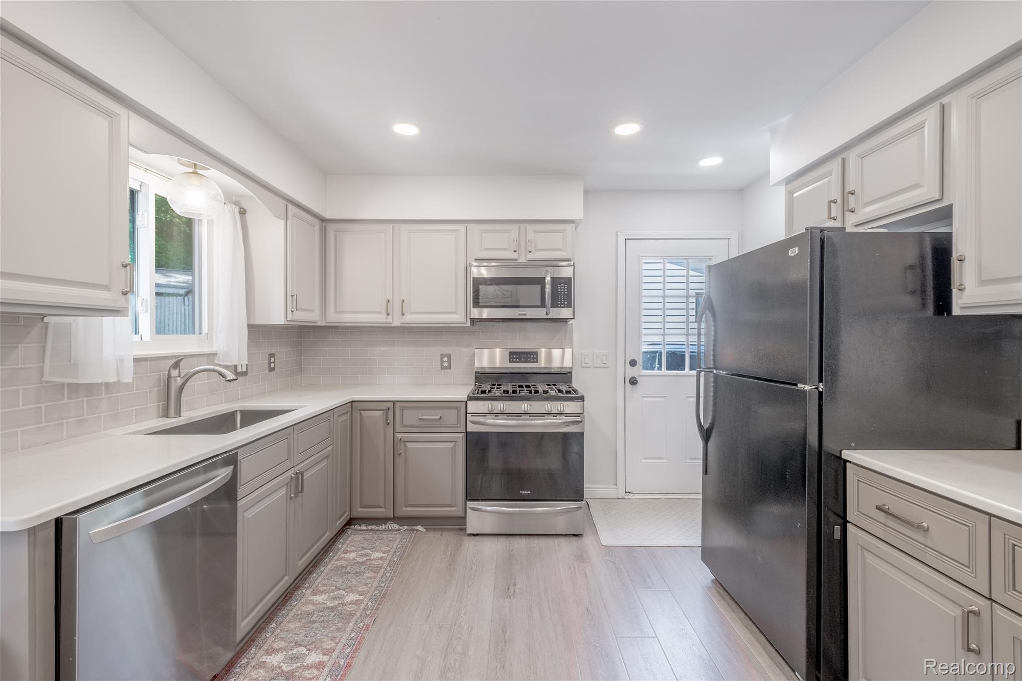 Fenton City, Michigan 48430, United States, 3 Bedrooms Bedrooms, ,1 BathroomBathrooms,Residential,Active,210600