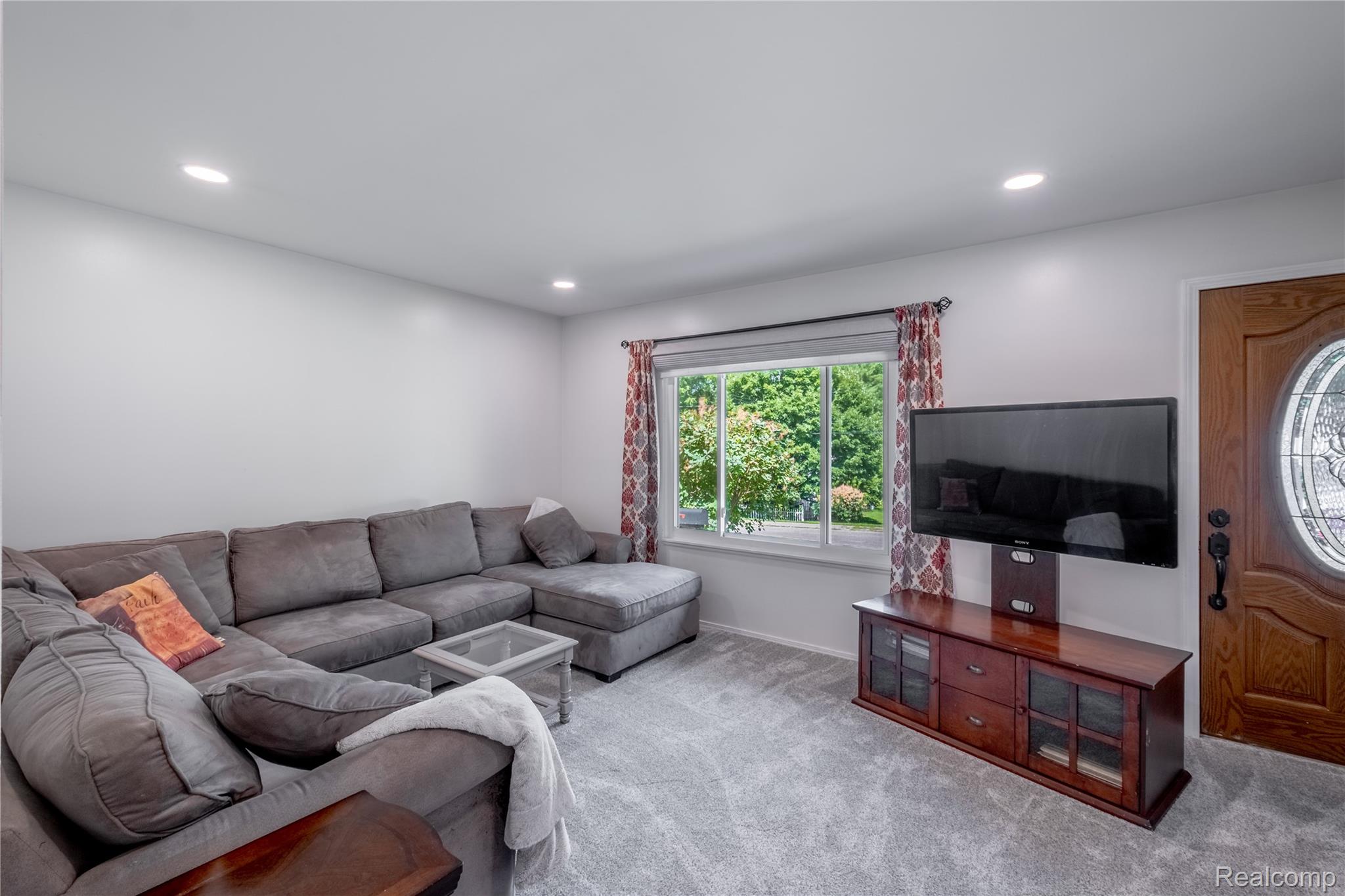 Fenton City, Michigan 48430, United States, 3 Bedrooms Bedrooms, ,1 BathroomBathrooms,Residential,Active,210600