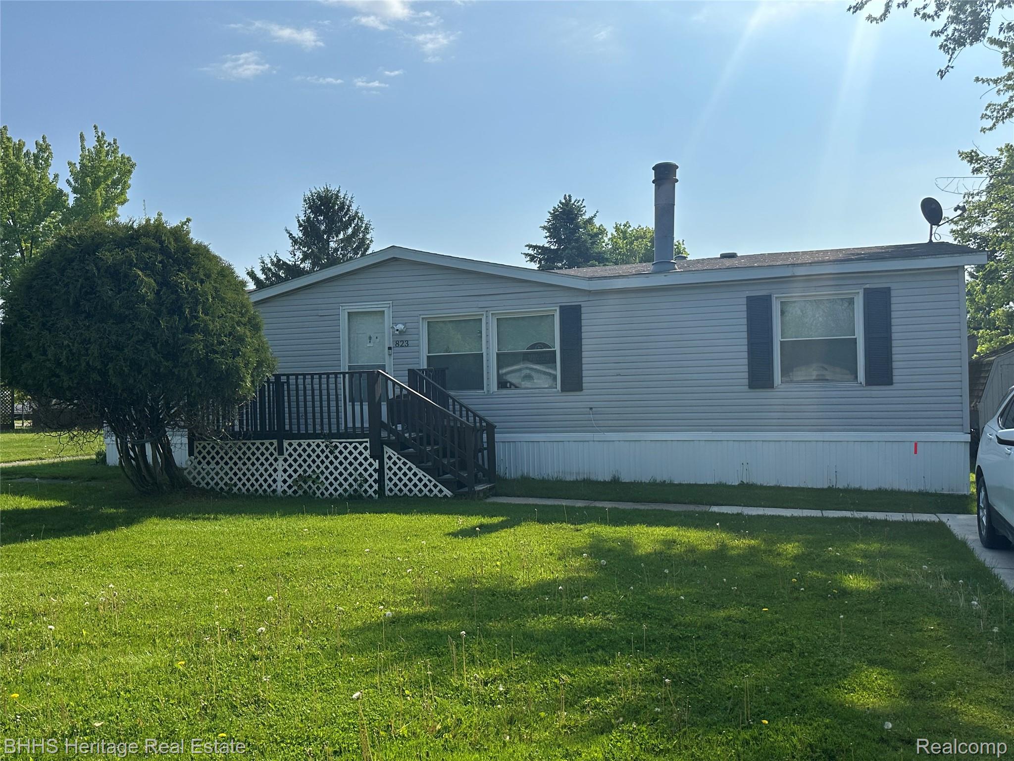 823 Linden