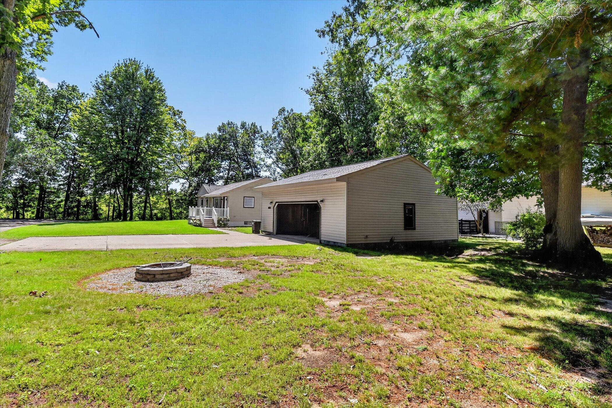 8929 Robinwood Court