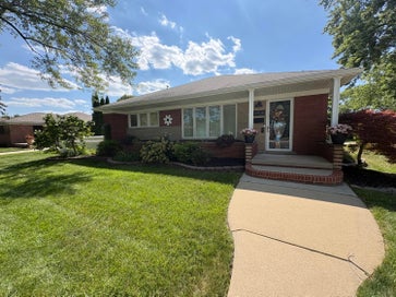 8908 Fox Avenue Allen Park City MI 1502