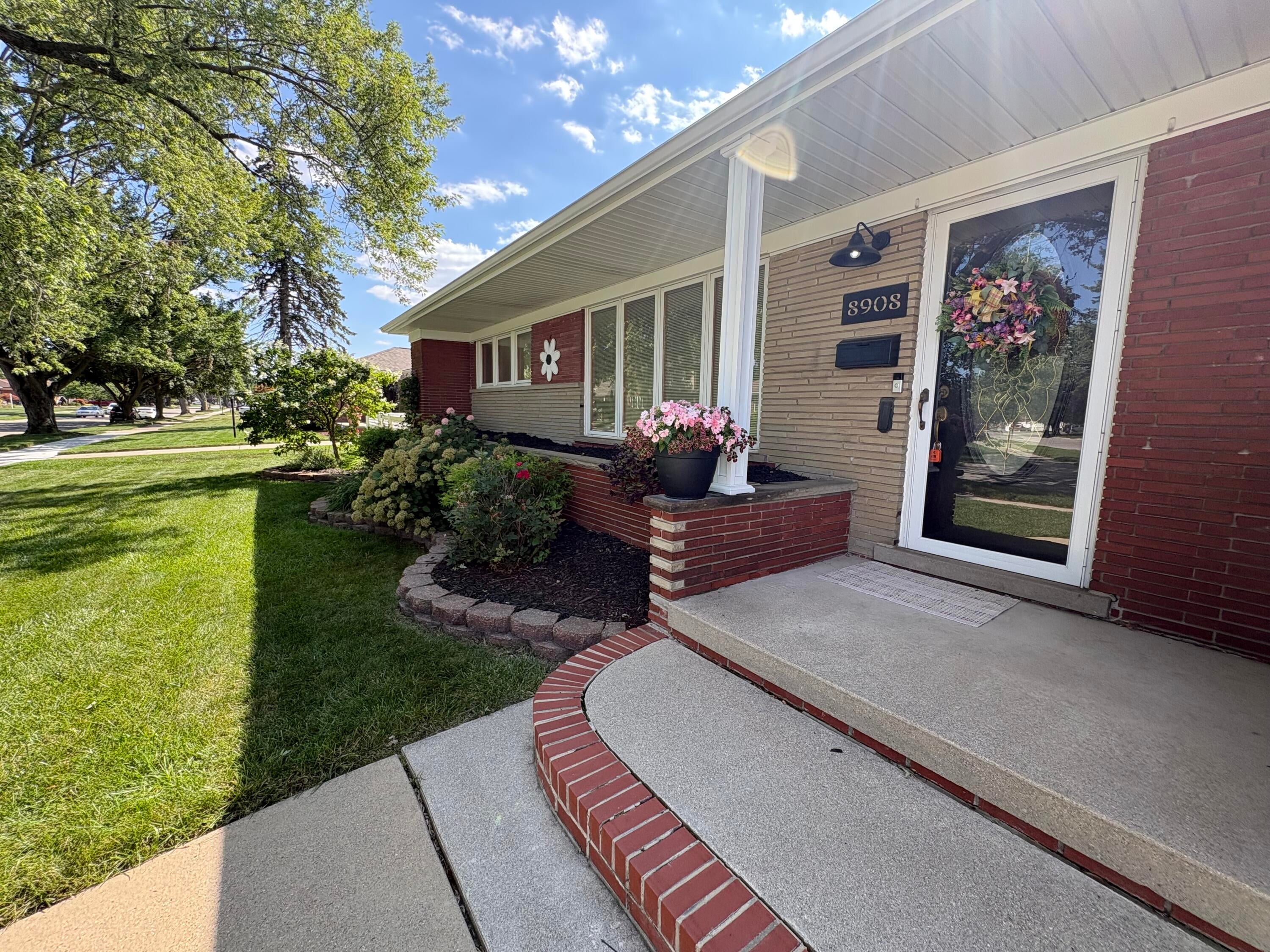 8908 Fox Avenue