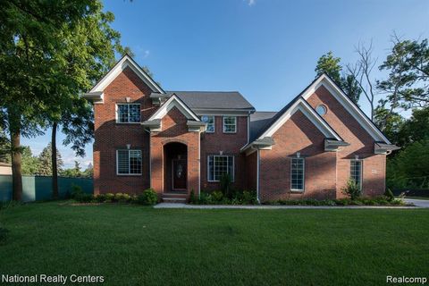 30527 W 11 Mile Road Farmington City MI 48336