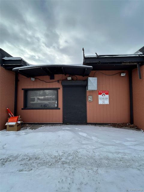 18433 W 8 MILE Road Detroit City MI 48219