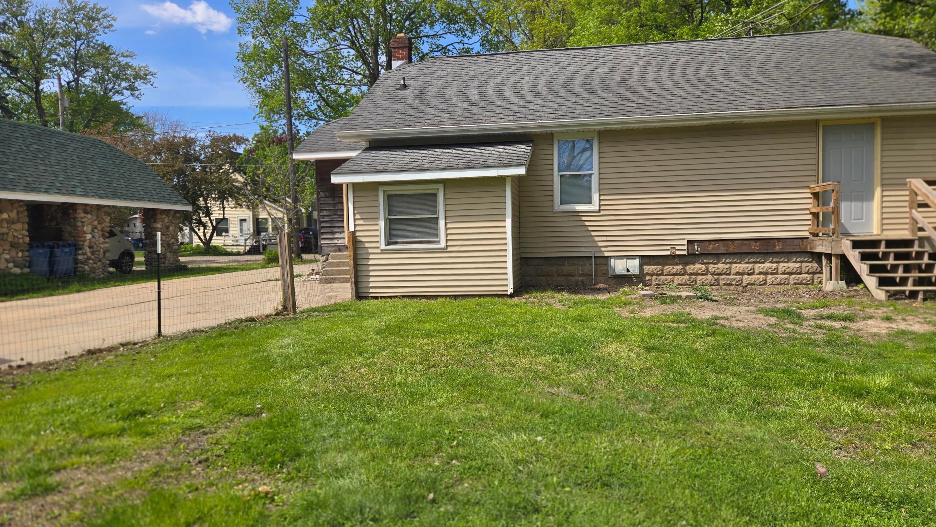 215 E Jane Street