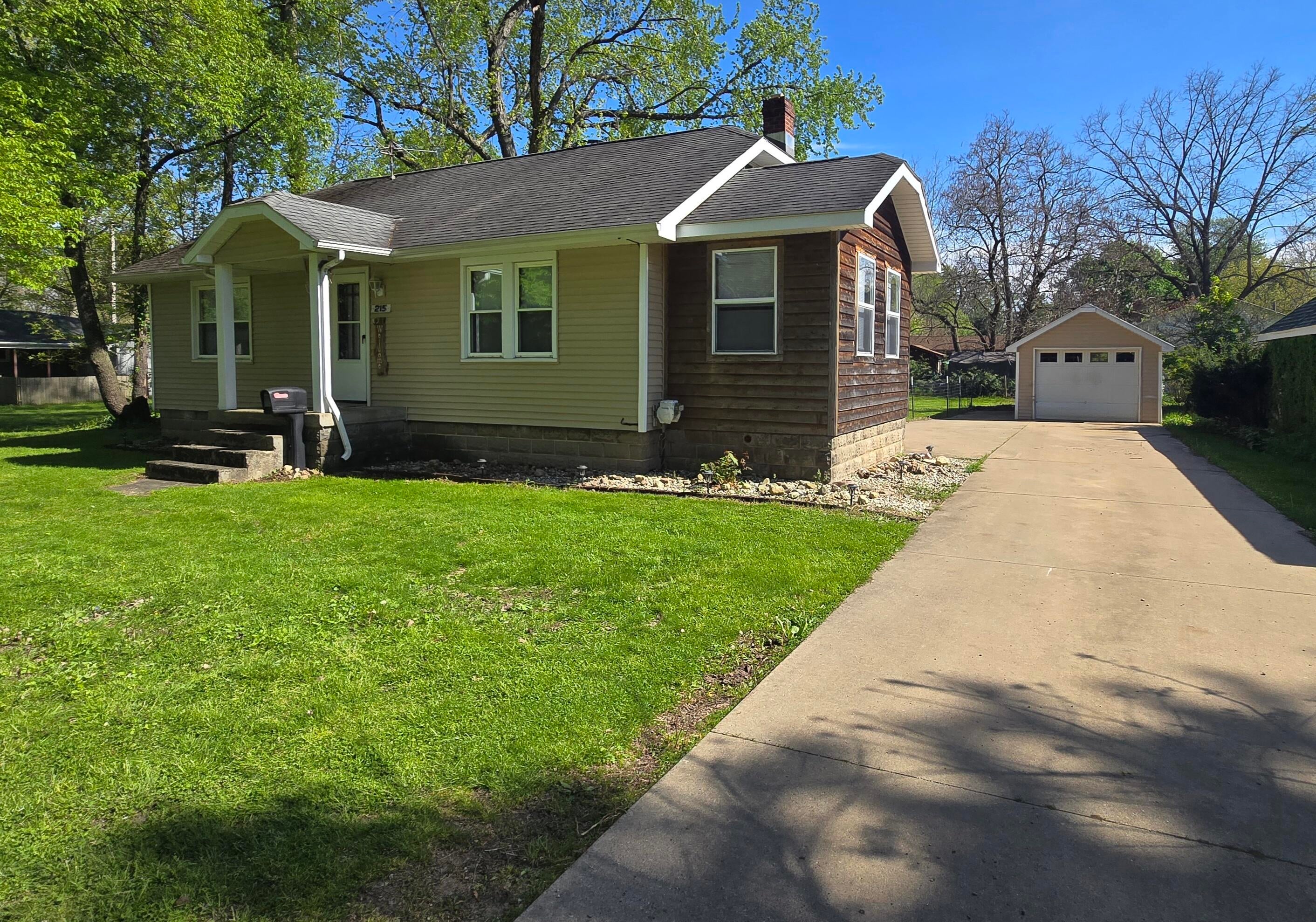 215 E Jane Street
