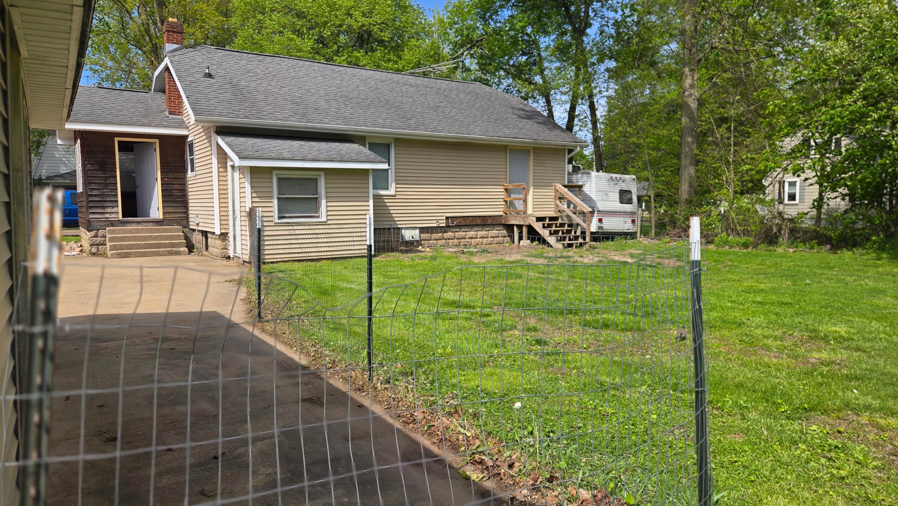 215 E Jane Street