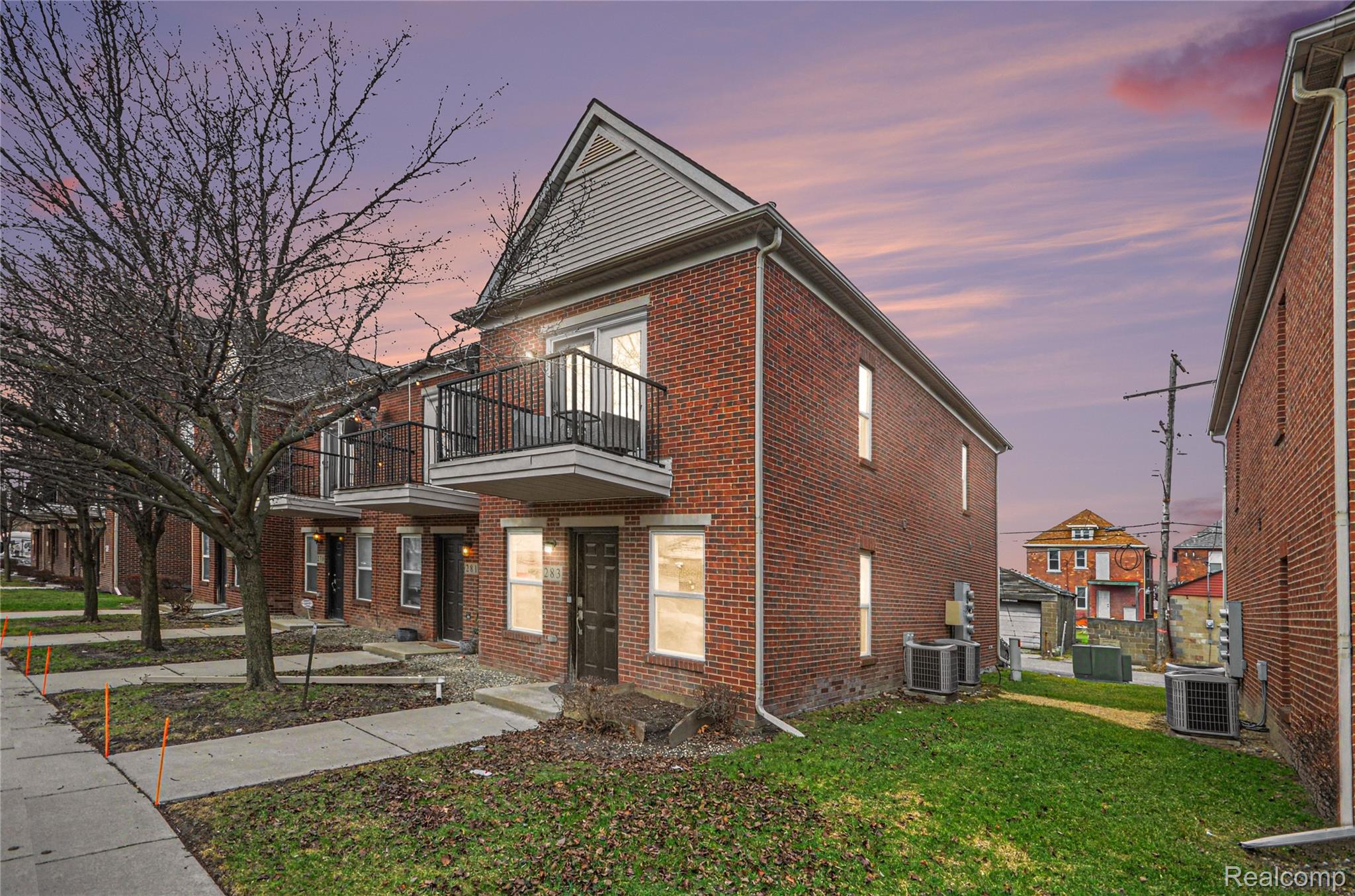 283 E Palmer Street 8