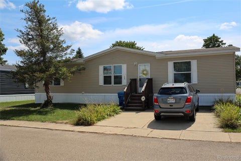 Photo of 174 Suzanne Blvd, White Lake Charter Township, MI 48386 (MLS # 20261060471)