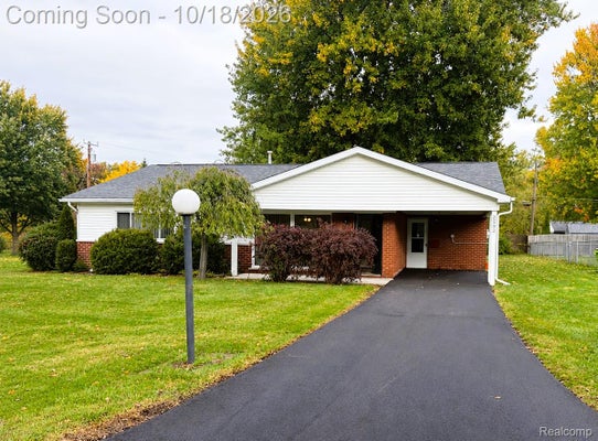 2502 IVANHOE DR, WEST BLOOMFIELD, MI 48324 - Image 7dee4d006d9d69146d7365bca968ca09/1292368935