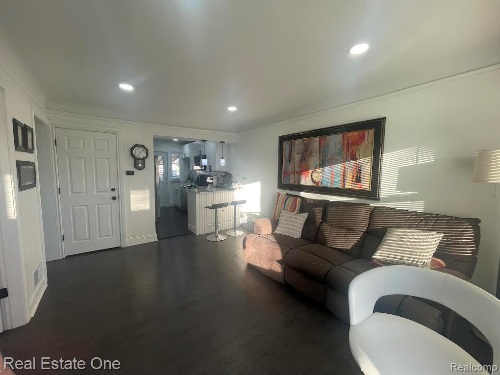 730 Cleophus Parkway