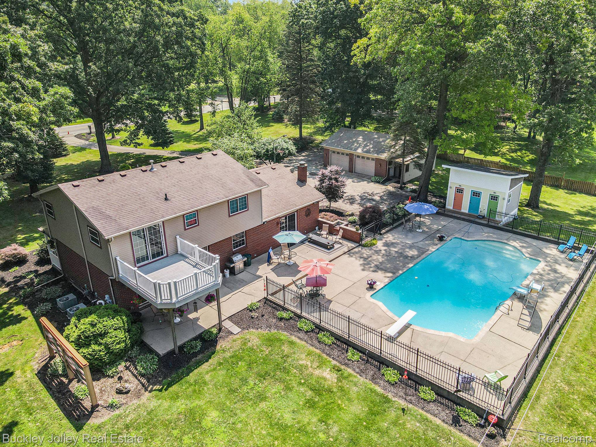8900 Rickett Road