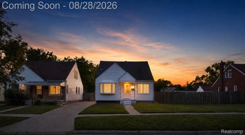 21227 Panama Street Warren City MI 48091
