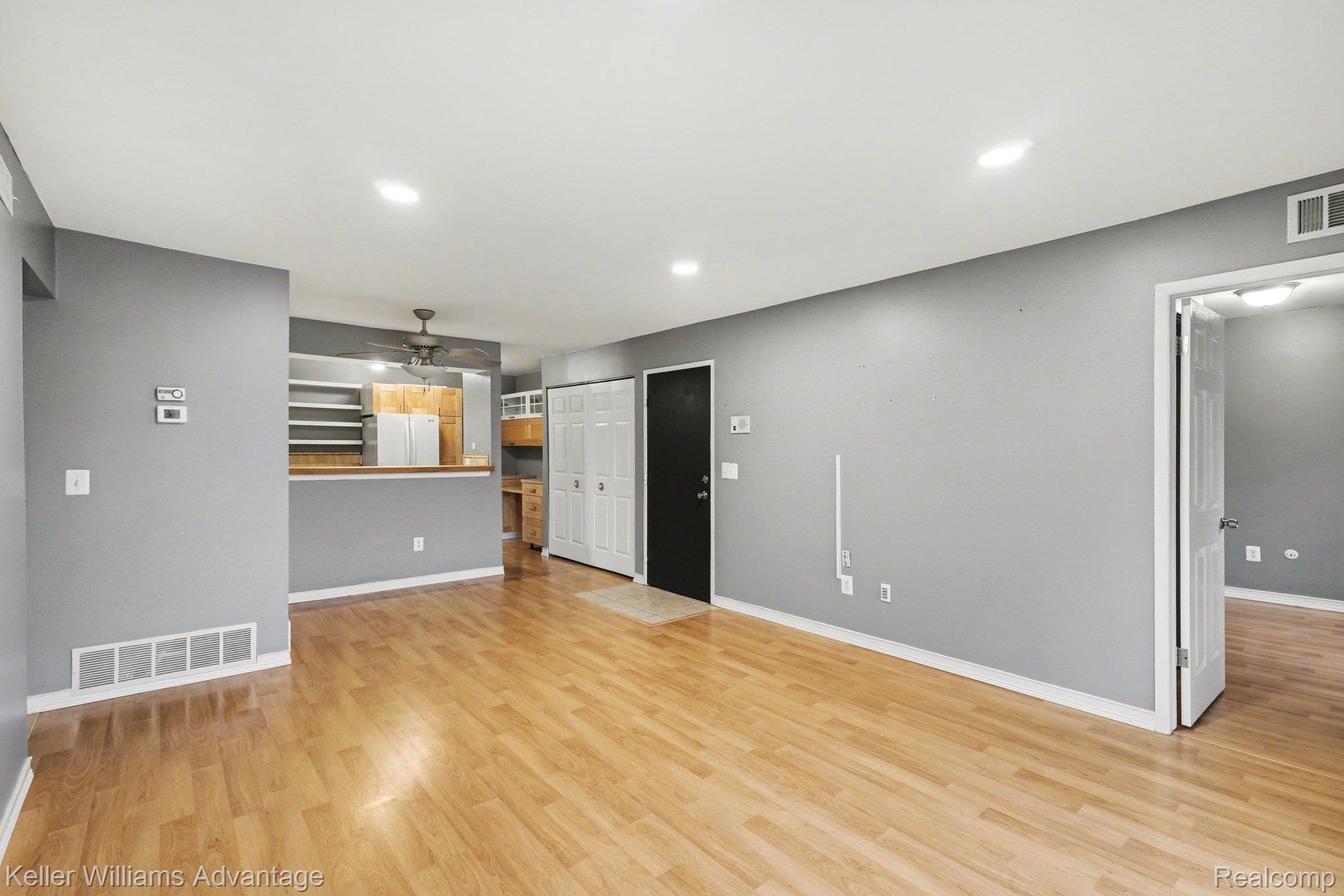 902 Chestnut Hill Drive E