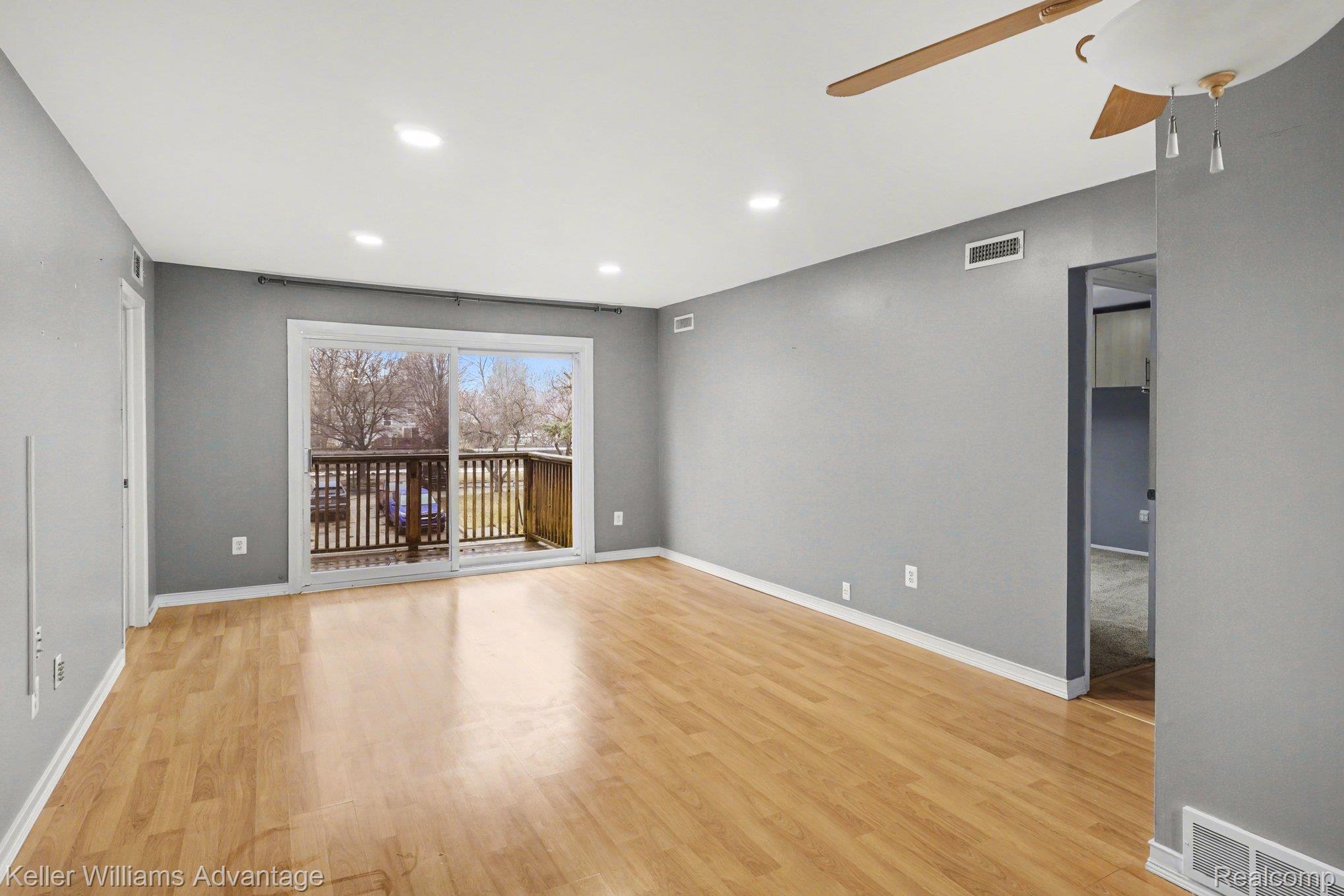 902 Chestnut Hill Drive E