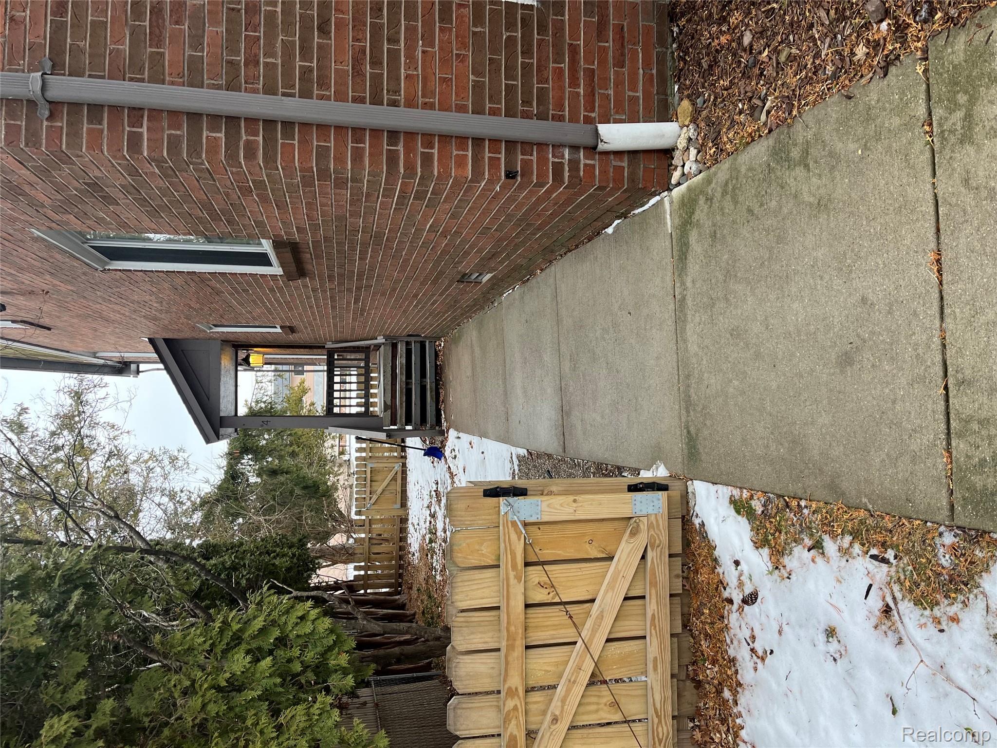 35721 Alfred Street 4