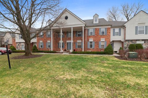 1645 Huntington Park Rochester Hills City MI 48309