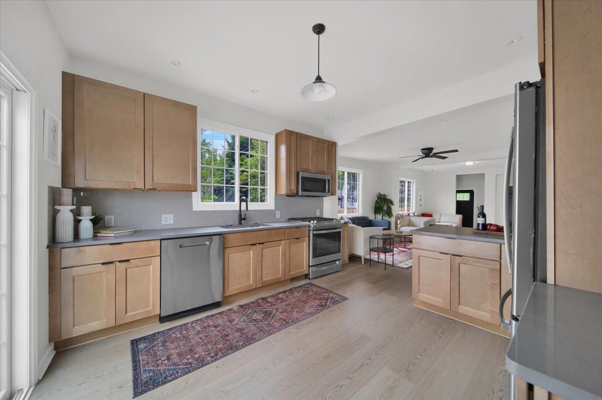 Detroit, Michigan 48208, United States, 3 Bedrooms Bedrooms, ,2 BathroomsBathrooms,Residential,Active,42386