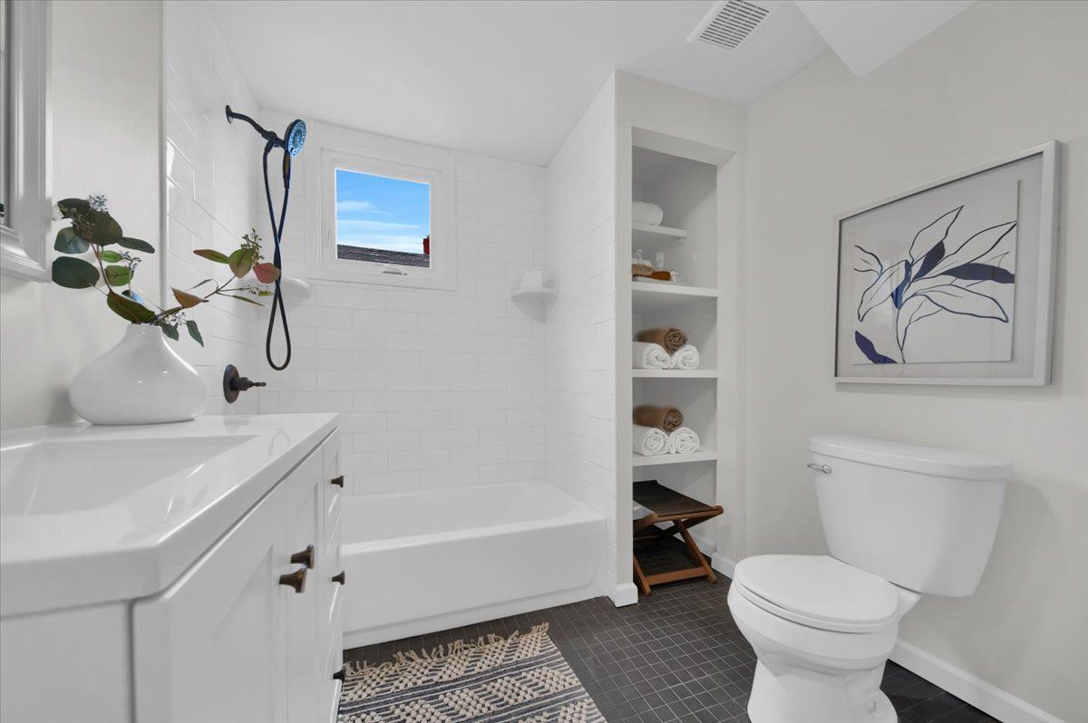 Detroit, Michigan 48208, United States, 3 Bedrooms Bedrooms, ,2 BathroomsBathrooms,Residential,Active,42386