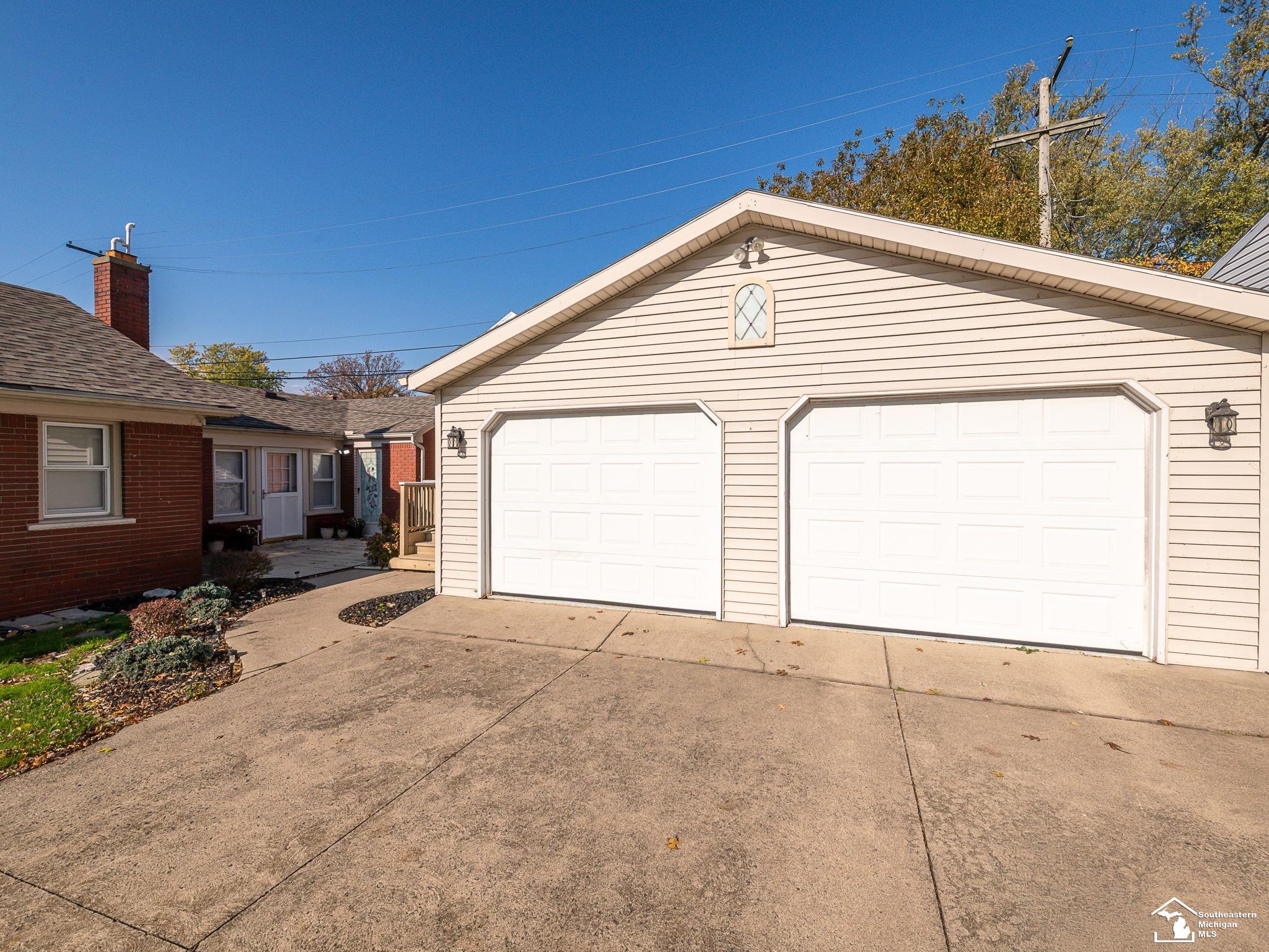 3211 Parkwood Street