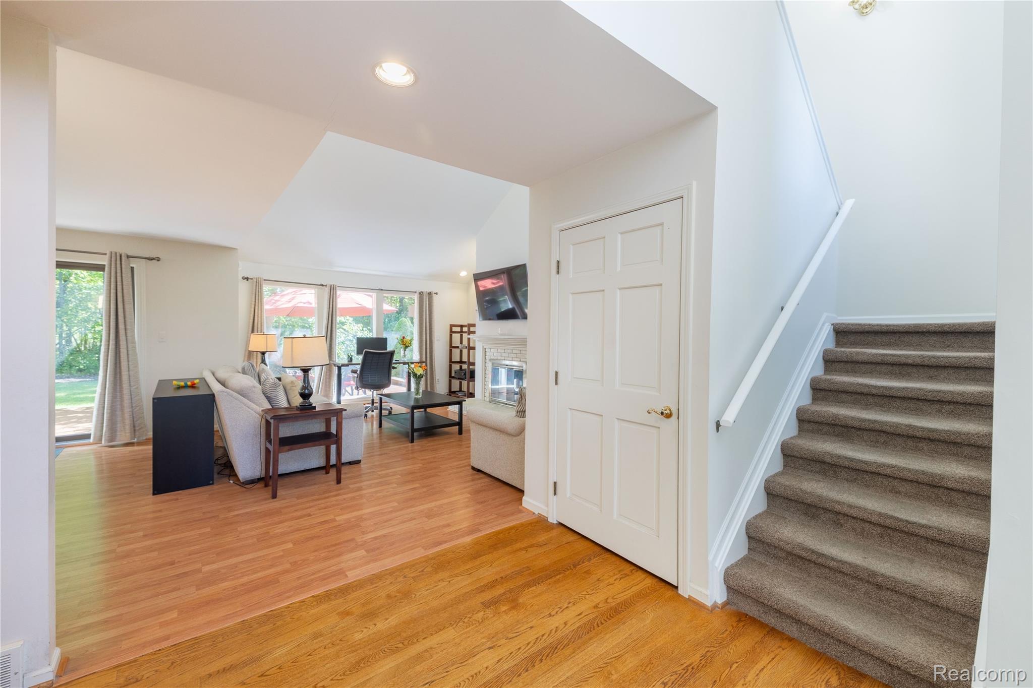 9422 Hawthorne Glen Drive